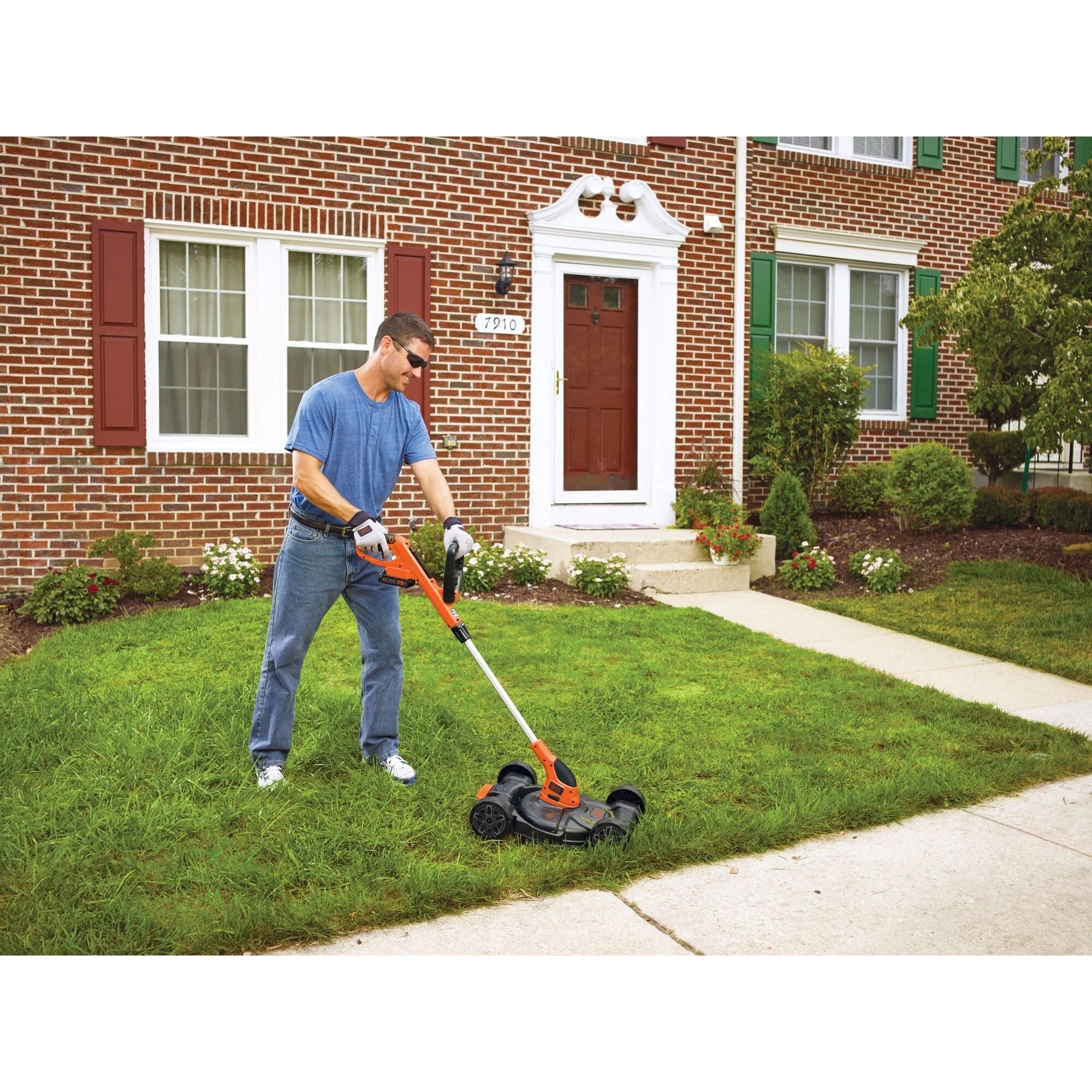 BLACK+DECKER 20V MAX* Lithium 12 inch 3-in-1 Compact Mower, MTC220
