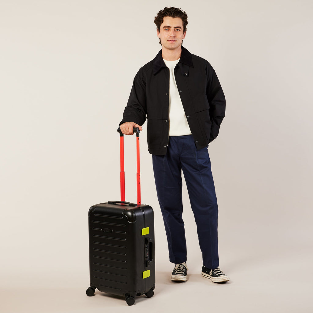 MoMA Solgaard Carry-On Closet Suitcase 4.0 - Black